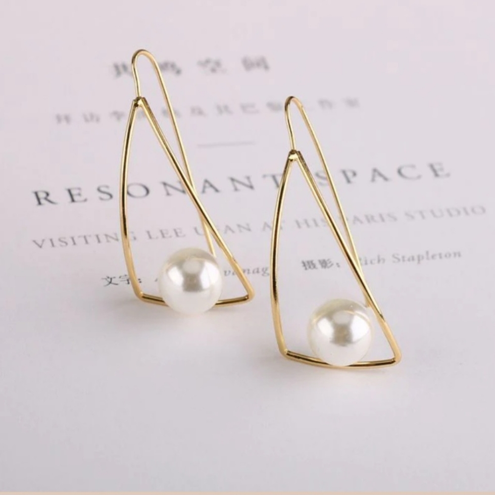 Geometric Pearl Earrings